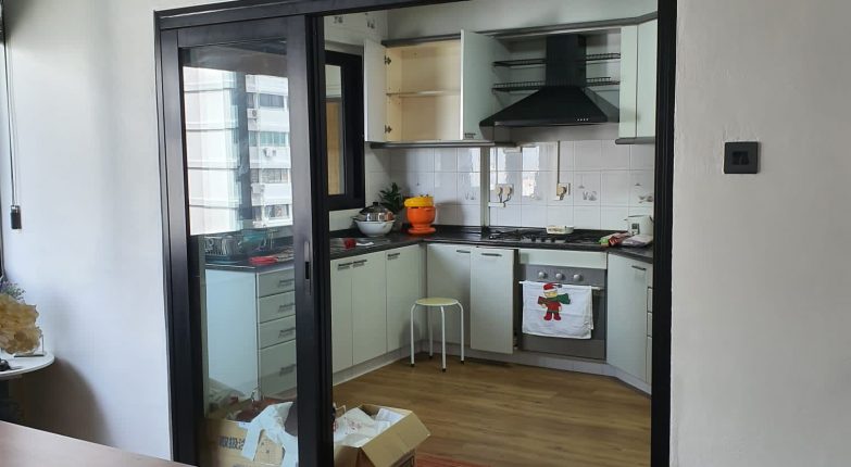 Aluminium Sliding Doors vs. Traditional Hinged Doors