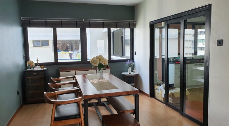 Aluminium Sliding Doors vs Hinged Doors for Singaporean homes